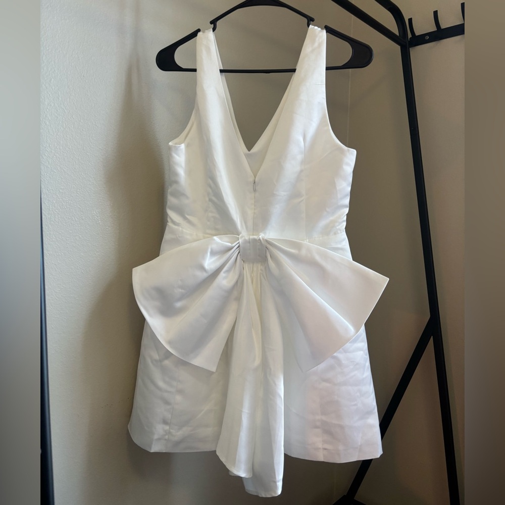 White mini with bow detail in the back